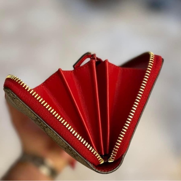 Gucci Supreme Monogram Rainbow Love Zip Around Wallet - Picture 3 of 12